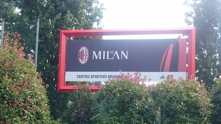L'ingresso del centro sportivo di Milanello