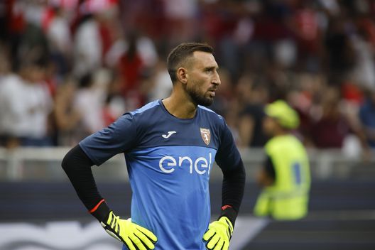 MILAN, ITALY - AUGUST 17: Antonio Donnarumma of Torino FC looks on prior to the Serie A match between AC Milan and Torino at Stadio Giuseppe Meazza on August 17, 2024 in Milan, Italy. Photo by: Nderim Kaceli