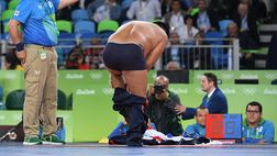 Rio 2016, Lotta libera: allenatori Mongolia per protesta si spogliano