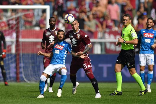 TURIN, ITALY - SEPTEMBER 23: Armando Izzo (R) of Torino FC competes with Lorenzo Insigne of SSC Napoli during the Serie A match between Torino FC and SSC Napoli at Stadio Olimpico di Torino on September 23, 2018 in Turin, Italy. (Photo by Valerio Pennicino/Getty Images) TURIN, ITALY - SEPTEMBER 23: Armando Izzo (R) of Torino FC competes with Lorenzo Insigne of SSC Napoli during the Serie A match between Torino FC and SSC Napoli at Stadio Olimpico di Torino on September 23, 2018 in Turin, Italy. (Photo by Valerio Pennicino/Getty Images)