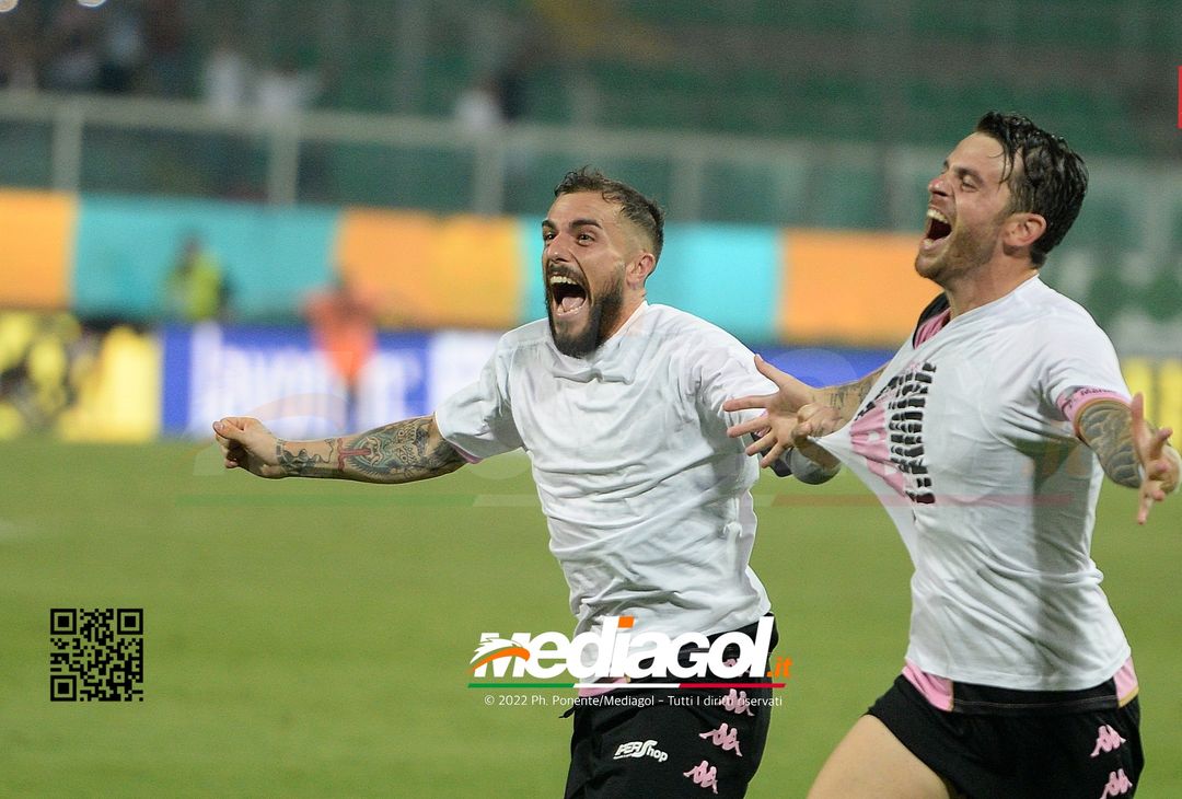 FOTO Palermo in Serie B, i festeggiamenti dei rosanero al Renzo Barbera (Gallery) - immagine 105