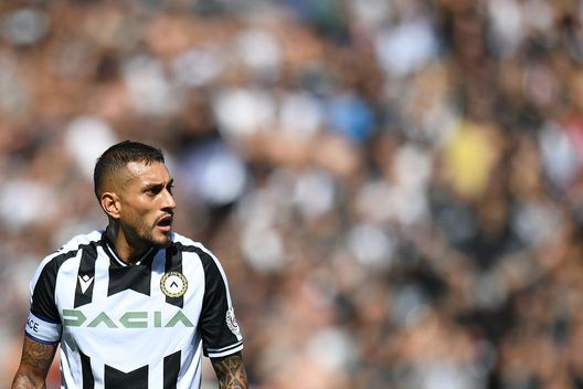 UDINE, ITALY - SEPTEMBER 18: Roberto Pereyra of Udinese Calcio looks on during the Serie A match between Udinese Calcio and FC Internazionale at Dacia Arena on September 18, 2022 in Udine, Italy. (Photo by Alessandro Sabattini/Getty Images) Pereyra vuole l’Europa. La Fiorentina c’è, ma l’Udinese non si arrende- immagine 2