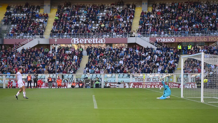La moviola di Torino-Roma 0-1: Schuurs la prende col braccio, rigore netto - immagine 1