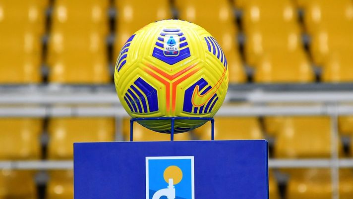 PARMA, ITALY - NOVEMBER 07:  The new Nike Flight Hi-Vis ball before the Serie A match between Parma Calcio and ACF Fiorentina at Stadio Ennio Tardini on November 07, 2020 in Parma, Italy. (Photo by Alessandro Sabattini/Getty Images) 