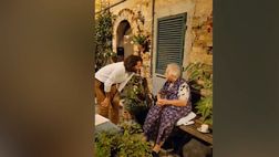 VIDEO / Tamberi e la signora Emma, il tenero incontro tra i due