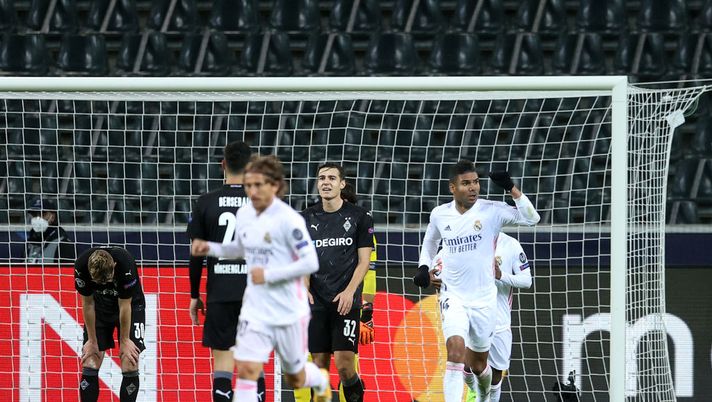 MOENCHENGLADBACH, GERMANY - OCTOBER 27: Casemiro of Real Madrid celebrates after he scores his team's second goal during the UEFA Champions League Group B stage match between Borussia Moenchengladbach and Real Madrid at Borussia-Park on October 27, 2020 in Moenchengladbach, Germany. Football Stadiums around Europe remain empty due to the Coronavirus Pandemic as Government social distancing laws prohibit fans inside venues resulting in fixtures being played behind closed doors. (Photo by Lars Baron/Getty Images) MOENCHENGLADBACH, GERMANY - OCTOBER 27: Casemiro of Real Madrid celebrates after he scores his team's second goal during the UEFA Champions League Group B stage match between Borussia Moenchengladbach and Real Madrid at Borussia-Park on October 27, 2020 in Moenchengladbach, Germany. Football Stadiums around Europe remain empty due to the Coronavirus Pandemic as Government social distancing laws prohibit fans inside venues resulting in fixtures being played behind closed doors. (Photo by Lars Baron/Getty Images)