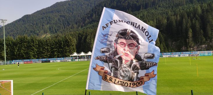 "Affumichiamoli", la bandiera per Sarri "Affumichiamoli", la bandiera per Sarri