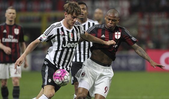  Daniele Rugani e Luiz Adriano a contrasto in Milan-Juventus 1-2 del 9 aprile 2016 (credits: GETTY Images) 