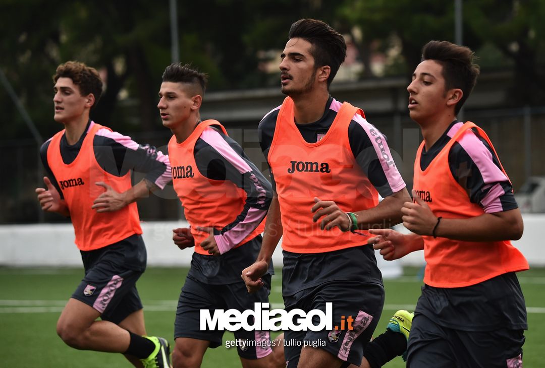  PALERMO, ITALY - NOVEMBER 16:  Players of US Citta' di Palermo juvenile team in action during a training session at Pietro Pisani sport sport center on November 16, 2016 in Palermo, Italy.  (Photo by Tullio M. Puglia/Getty Images) 