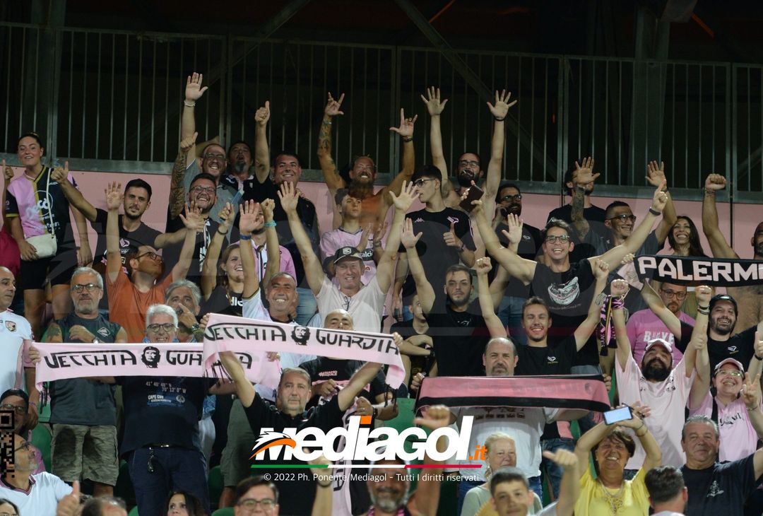 FOTOTIFO, Palermo-Genoa 1-0: i tifosi allo stadio “Renzo Barbera” (Gallery) - immagine 45
