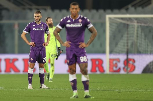 FLORENCE, ITALY - DECEMBER 19: German Pezzella of ACF Fiorentina shows his dejection during the Serie A match between ACF Fiorentina and Hellas Verona FC at Stadio Artemio Franchi on December 19, 2020 in Florence, Italy. (Photo by Gabriele Maltinti/Getty Images) FLORENCE, ITALY - DECEMBER 19: German Pezzella of ACF Fiorentina shows his dejection during the Serie A match between ACF Fiorentina and Hellas Verona FC at Stadio Artemio Franchi on December 19, 2020 in Florence, Italy. (Photo by Gabriele Maltinti/Getty Images)