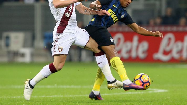 MILAN, ITALY - OCTOBER 26:  Joao Mario (R) of Inter competes for the ball with Andrea Belotti of Torino during the Serie A match between FC Internazionale and FC Torino at Stadio Giuseppe Meazza on October 26, 2016 in Milan, Italy.  (Photo by Maurizio Lagana - Inter/Inter via Getty Images) 