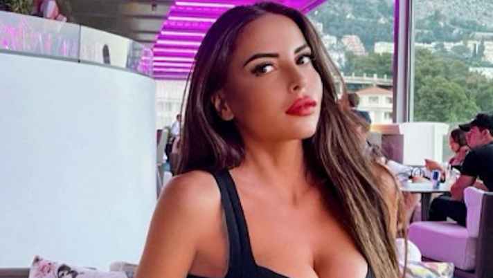 Marialuisa Jacobelli, relax a Montecarlo. La presentatrice scatena il web col suo décolleté Marialuisa Jacobelli, relax a Montecarlo. La presentatrice scatena il web col suo décolleté