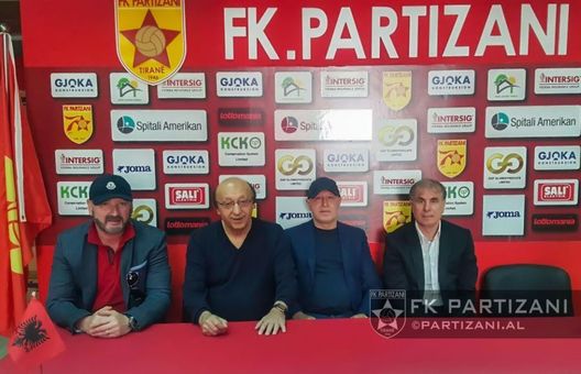Luciano Moggi presentato quale consulente del Partizani Luciano Moggi presentato quale consulente del Partizani