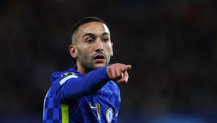 LONDON, ENGLAND - APRIL 06: Hakim Ziyech of Chelsea during the UEFA Champions League Quarter Final Leg One match between Chelsea FC and Real Madrid at Stamford Bridge on April 06, 2022 in London, England. (Photo by Catherine Ivill/Getty Images) Di Marzio: “Milan, contatti continui per Ziyech. Cosa cambia se arrivasse a titolo definitivo” - immagine 1