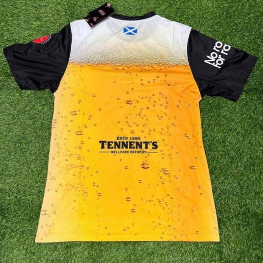 Scozia, la maglia da gioco…è una birra: il nuovo kit del Leith Victoria…..- immagine 2