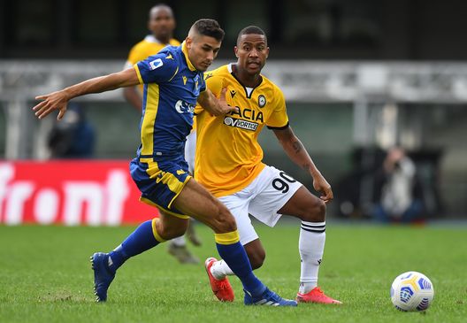 VERONA, ITALY - SEPTEMBER 27: Marco Faraoni of Hellas Veronacompetes for the ball with Marvin Zeegelaar of Udinese during the Serie A match between Hellas Verona FC and Udinese Calcio at Stadio Marcantonio Bentegodi on September 27, 2020 in Verona, Italy. (Photo by Alessandro Sabattini/Getty Images) VERONA, ITALY - SEPTEMBER 27: Marco Faraoni of Hellas Veronacompetes for the ball with Marvin Zeegelaar of Udinese during the Serie A match between Hellas Verona FC and Udinese Calcio at Stadio Marcantonio Bentegodi on September 27, 2020 in Verona, Italy. (Photo by Alessandro Sabattini/Getty Images)