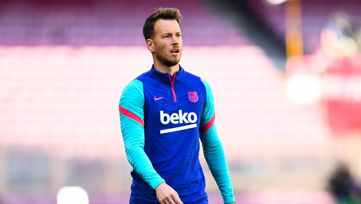 BARCELONA, SPAIN - MAY 08: Neto of FC Barcelona looks on during warm up prior to the La Liga Santander match between FC Barcelona and Atletico de Madrid at Camp Nou on May 08, 2021 in Barcelona, Spain. Sporting stadiums around Spain remain under strict restrictions due to the Coronavirus Pandemic as Government social distancing laws prohibit fans inside venues resulting in games being played behind closed doors. (Photo by David Ramos/Getty Images) Neto pronto a lasciare il Barça, raggiunge Sousa in Brasile? - immagine 1