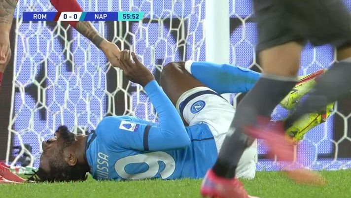 Roma-Napoli, arbitraggio insufficiente: su Anguissa era rigore e Abraham andava espulso - immagine 1