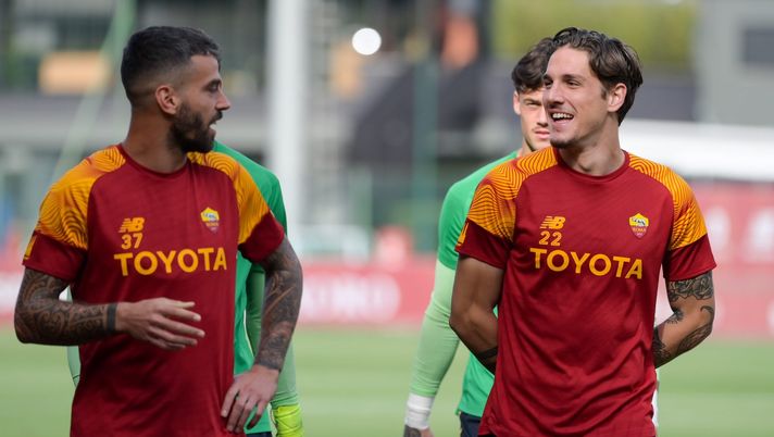 La Roma in ritiro a Trigoria. Ballottaggi sugli esterni, in mediana e in attacco - immagine 1