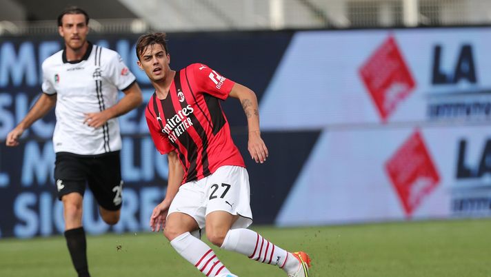 LA SPEZIA, ITALY - SEPTEMBER 25: Daniel Maldini of AC Milan in action during the Serie A match between Spezia Calcio and AC Milan at Stadio Alberto Picco on September 25, 2021 in La Spezia, Italy.  (Photo by Gabriele Maltinti/Getty Images) 