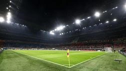 FOTO Vergognosi striscioni razzisti dei tifosi del Milan verso i napoletani
