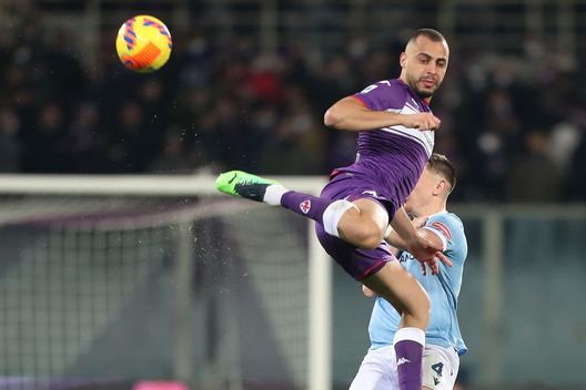 FLORENCE, ITALY - FEBRUARY 05: Arthur Mendonça Cabral of ACF Fiorentina in action during the Serie A match between ACF Fiorentina and SS Lazio at Stadio Artemio Franchi on February 5, 2022 in Florence, Italy. (Photo by Gabriele Maltinti/Getty Images) Riecco la Lazio, dove iniziarono i problemi. Dopo Jovic serve recuperare Cabral- immagine 2