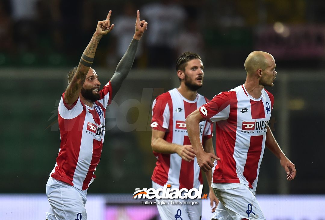  PALERMO, ITALY - AUGUST 05:  Stefano Giacomelli of Vicenza celebrates after scoring the opening goal during the TIM Cup match between US Citta' di Palermo and Vicenza Calcio at Stadio Renzo Barbera on August 5, 2018 in Palermo, Italy.  (Photo by Tullio M. Puglia/Getty Images) 