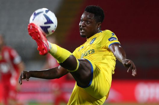 MONZA, ITALY - AUGUST 07: Ben Kone of Frosinone Calcio in action during the Coppa Italia match between AC Monza and Frosinone Calcio at Stadio Brianteo on August 07, 2022 in Monza, Italy. (Photo by Marco Luzzani/Getty Images)
