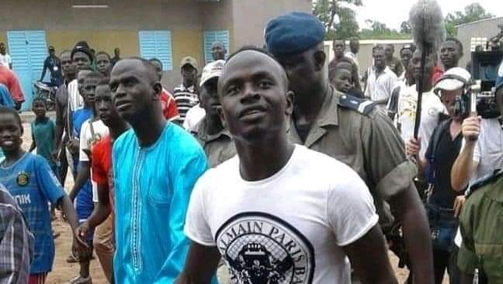 Senegal, Mané torna a casa con tanti computer in dono agli studenti e non solo… Senegal, Mané torna a casa con tanti computer in dono agli studenti e non solo… - immagine 1