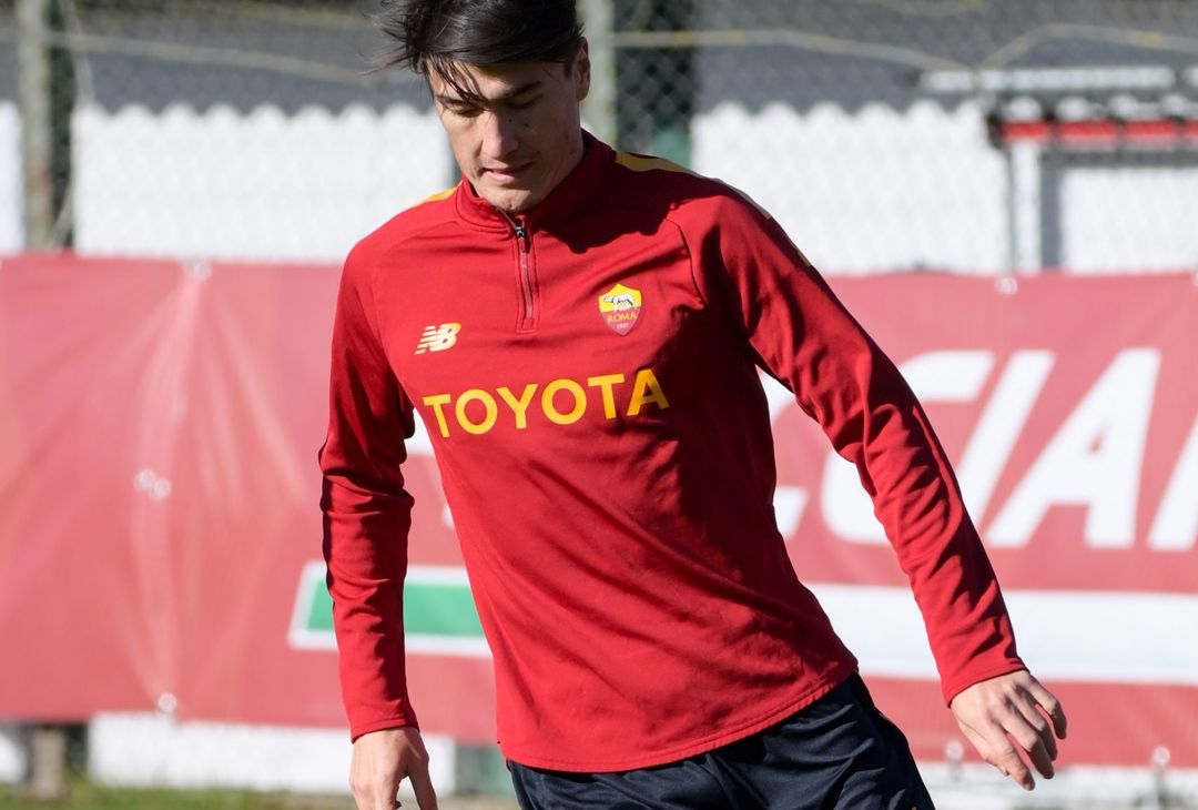 Roma, allenamento in vista del Genova. Mourinho parla con Solbakken – FOTO GALLERY - immagine 38