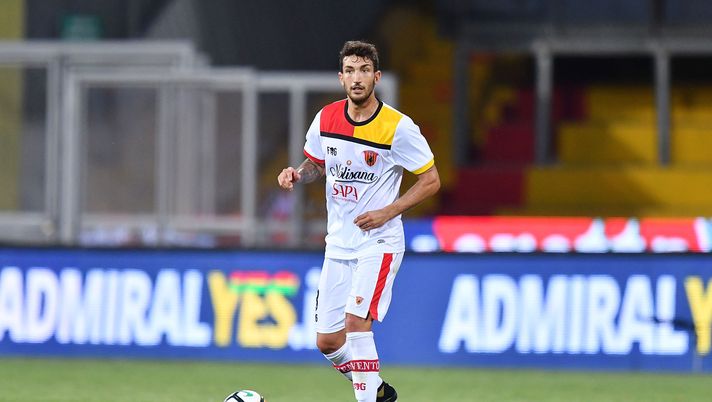 BENEVENTO, ITALY - AUGUST 26:  Danilo Cataldi of Benevento Calcio in action during the Serie A match between Benevento Calcio and Bologna FC at Stadio Ciro Vigorito on August 26, 2017 in Benevento, Italy.  (Photo by Francesco Pecoraro/Getty Images) 