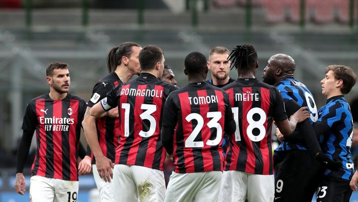 Romelu Lukaku scontro con Zlatan Ibrahimović dell'AC Milan (Getty Images) 