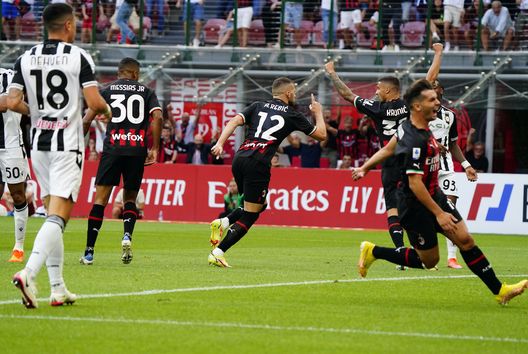 Ante Rebic (attaccante AC Milan) esulta per il suo gol in Milan-Udinese (Serie A 2022-2023) | News (Getty Images) Ante Rebic AC Milan Milan-Udinese 2022-2023