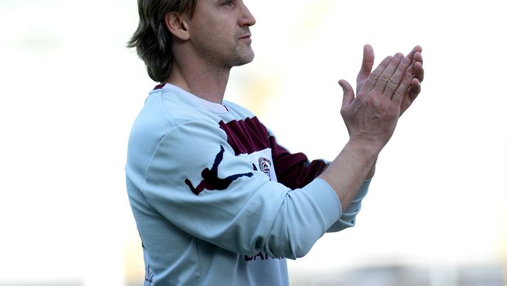 UDINE, ITALY - MAY 04:  Head coach Davide Nicola  of Livorno applauds fans after the Serie A match between Udinese Calcio and AS Livorno Calcio at Stadio Friuli on May 4, 2014 in Udine, Italy.  (Photo by Dino Panato/Getty Images) 