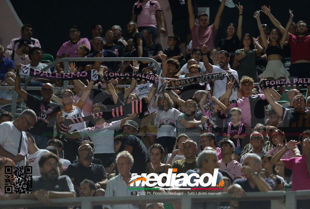 FOTOTIFO, Palermo-Genoa 1-0: i tifosi allo stadio “Renzo Barbera” (Gallery) - immagine 27