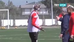 VIDEO / Eto’o, torta in faccia per il compleanno: ma l’ex Inter non gradisce per niente