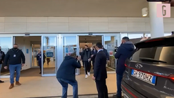 VIDEO Roma, ecco Sergio Oliveira: l’arrivo del regista portoghese all’aeroporto