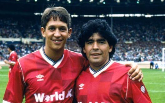 Lineker con Maradona in un'esibizione a Wembley Lineker con Maradona in un'esibizione a Wembley