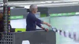 VIDEO Dalla panchina alla moto GP: Mourinho in versione…. sbandieratore!