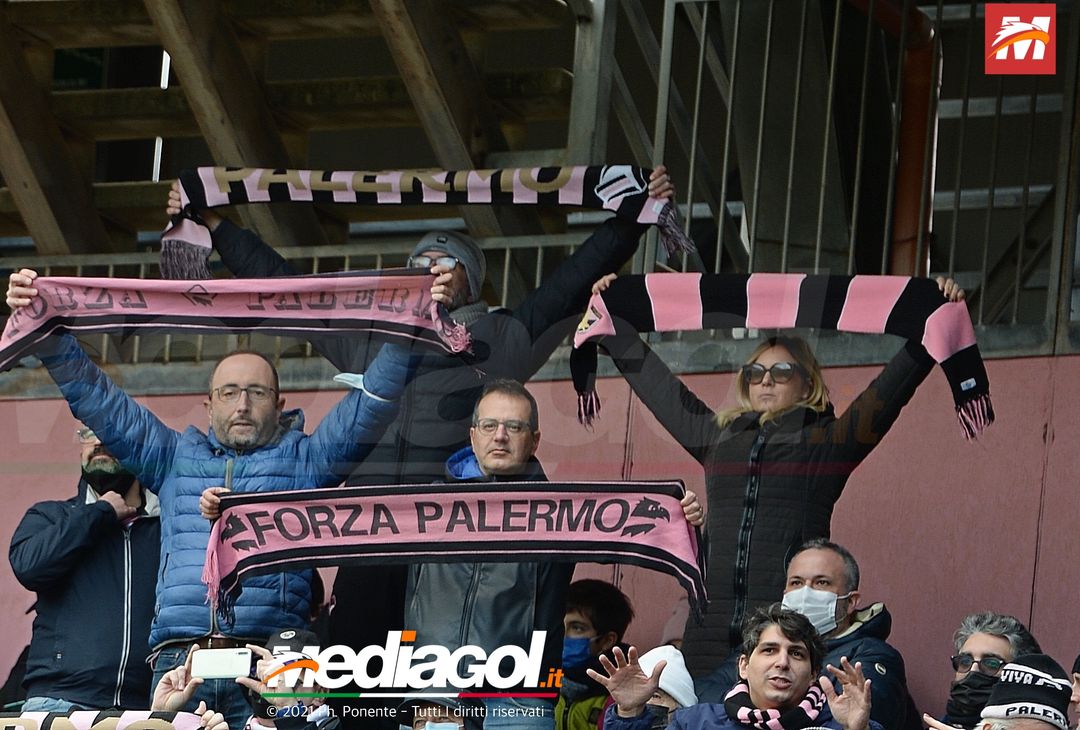 FOTO, i tifosi allo stadio per Palermo – Bari 0-0 (Gallery) - immagine 2
