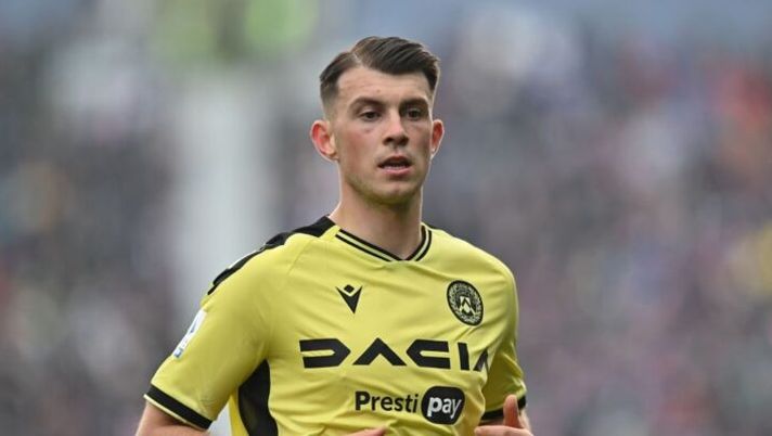 BOLOGNA, ITALY - APRIL 02: Lazar Samardzic of Udinese Calcio looks on during the Serie A match between Bologna FC and Udinese Calcio at Stadio Renato Dall'Ara on April 02, 2023 in Bologna, Italy. (Photo by Alessandro Sabattini/Getty Images) Samardzic: “Ora non penso al futuro. Vlahovic, non mi sorprende si parli di Bayern” - immagine 1