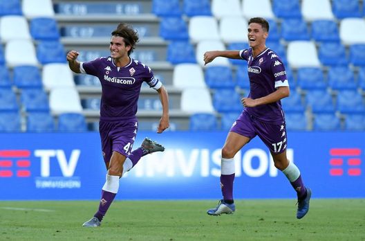 REGGIO NELL'EMILIA, ITALY - AUGUST 26: Eduard Dutu of ACF Fiorentina celebrates after scoring the opening goal during the Primavera TIM Cup Final match between Hellas Verona and ACF Fiorentina at Mapei Stadium - Citta' del Tricolore on August 26, 2020 in Reggio nell'Emilia, Italy. (Photo by Alessandro Sabattini/Getty Images) REGGIO NELL'EMILIA, ITALY - AUGUST 26: Eduard Dutu of ACF Fiorentina celebrates after scoring the opening goal during the Primavera TIM Cup Final match between Hellas Verona and ACF Fiorentina at Mapei Stadium - Citta' del Tricolore on August 26, 2020 in Reggio nell'Emilia, Italy. (Photo by Alessandro Sabattini/Getty Images)