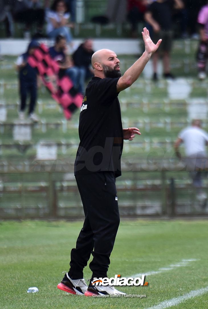  TERNI, ITALY - MAY 05:  Roberto Stellone head coach of US Città di Palermo during the serie B match between Ternana Calcio and US Citta di Palermo at Stadio Libero Liberati on May 5, 2018 in Terni, Italy.  (Photo by Giuseppe Bellini/Getty Images) 