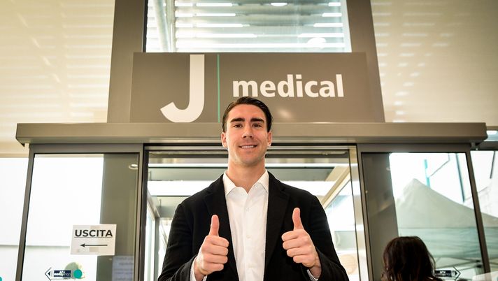 Gullit su Vlahovic: “Peggior cosa trasferirsi dalla Fiorentina alla Juventus” - immagine 1