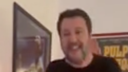 VIDEO / 8 km sul tapis roulant: Salvini festeggia il Milan