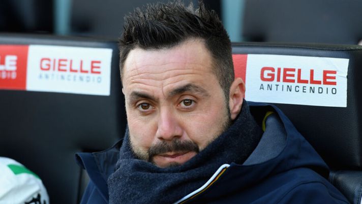 UDINE, ITALY - JANUARY 12: Roberto De Zerbi head coach of US Sassulo looks on during the Serie A match between Udinese Calcio and US Sassuolo at Stadio Friuli on January 12, 2020 in Udine, Italy. (Photo by Alessandro Sabattini/Getty Images) De Zerbi: “Boga ha offerte? Provo a bloccare tutto, sempre se resto” - immagine 1
