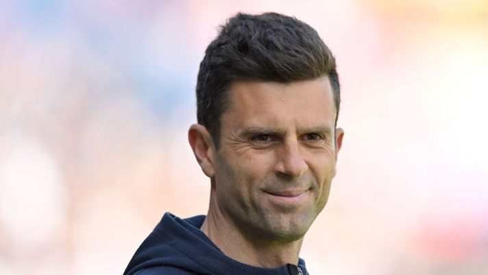 BOLOGNA, ITALY - APRIL 15: Thiago Motta, Head Coach of Bologna FC, looks on prior to the Serie A match between Bologna FC and AC Milan at Stadio Renato Dall'Ara on April 15, 2023 in Bologna, Italy. (Photo by Alessandro Sabattini/Getty Images) Thiago Motta: “Conosco il mercato, tutto è possibile e vediamo. Su Arnautovic e Moro…” - immagine 1