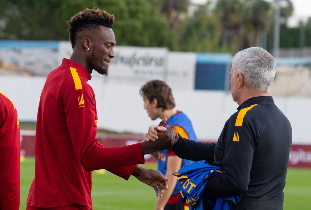 Roma, l’allenamento ad Albufeira sotto gli occhi di Mourinho e Pinto – FOTO GALLERY - immagine 13
