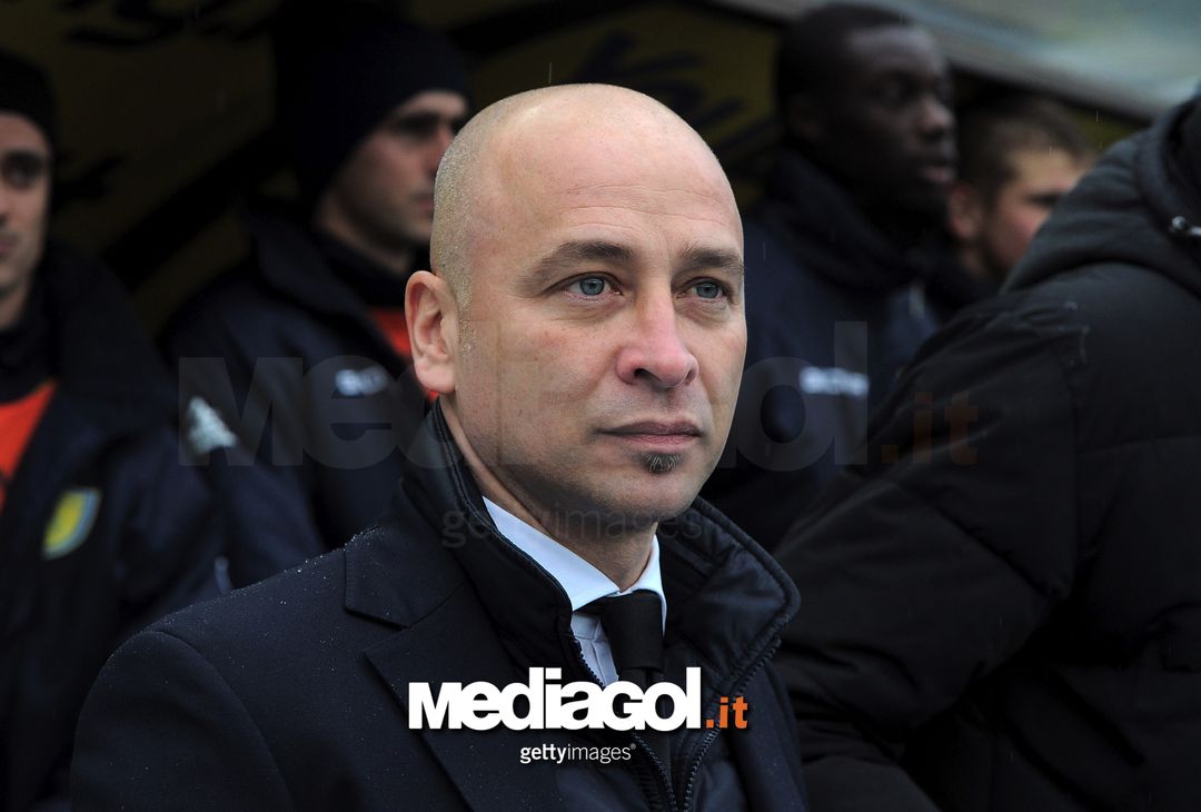  VERONA, ITALY - JANUARY 20:  Chievo Verona head coach Eugenio Corini looks on during the Serie A match between AC Chievo Verona and Parma FC at Stadio Marc'Antonio Bentegodi on January 20, 2013 in Verona, Italy.  (Photo by Dino Panato/Getty Images) 